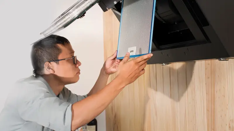 Cách làm sạch lưới máy hút mùi bị bám bẩn lâu ngày nhanh chóng