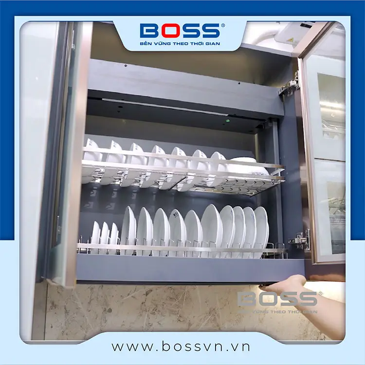 Hệ giá bát đĩa tủ trên an toàn cho trẻ em trong không gian bếp