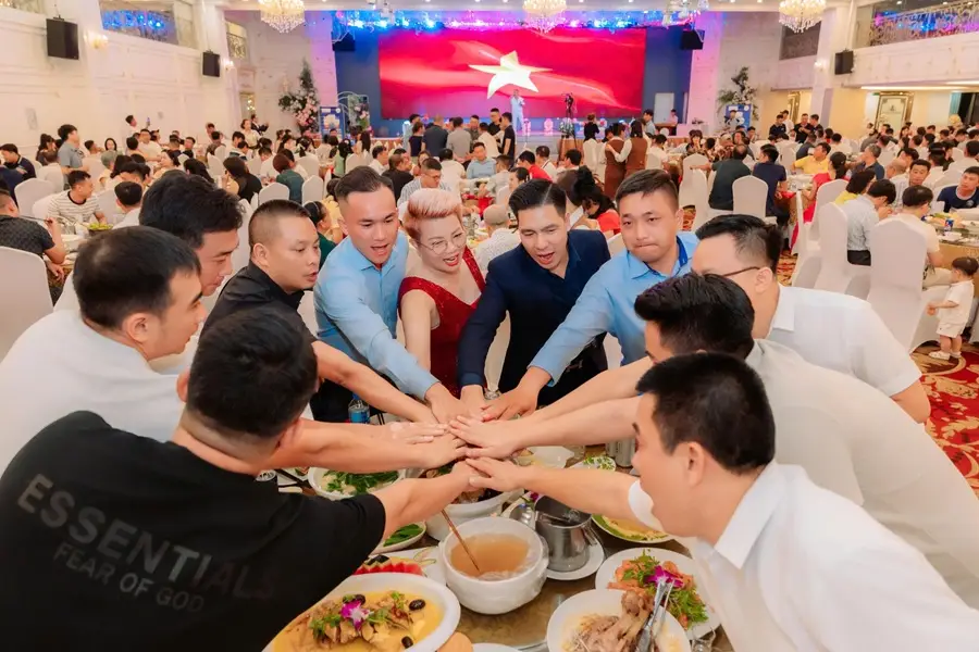 giao lưu các đối tác